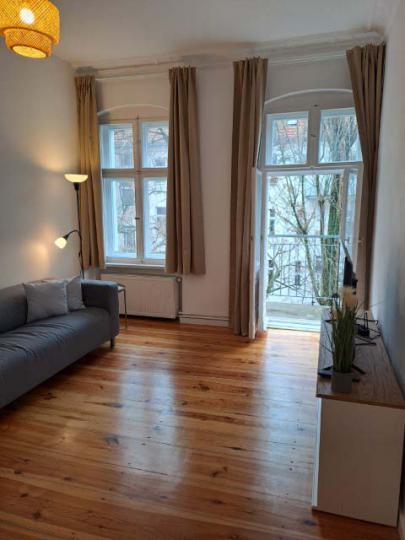 Furnished 1 room flat with balcony in Steglitz Schloßstrasse